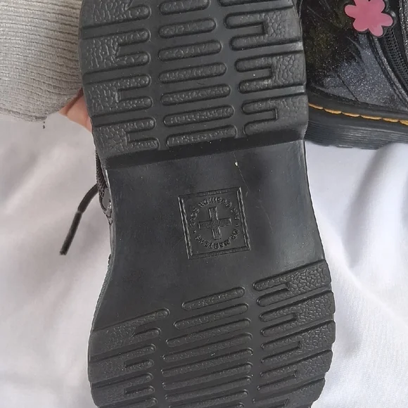 Dr. Martens Pink Lined Shoe Interior - Picture 4 of 6